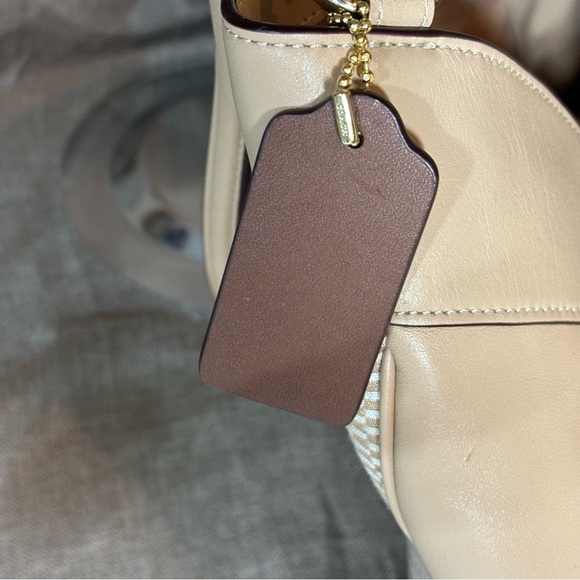 🔥 SALE! COACH F27575 Lexy Shoulder Bag Tan Cream - Picture 16 of 16